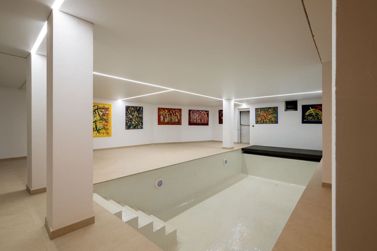 Chalet de 9 habitaciones en Marbella en venta con piscina garaje - 4.495.000 € (Ref: 10079020)