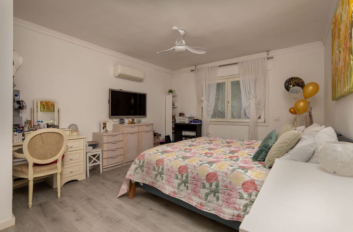 Chalet de 9 habitaciones en Marbella en venta con piscina garaje - 4.495.000 € (Ref: 10079020)