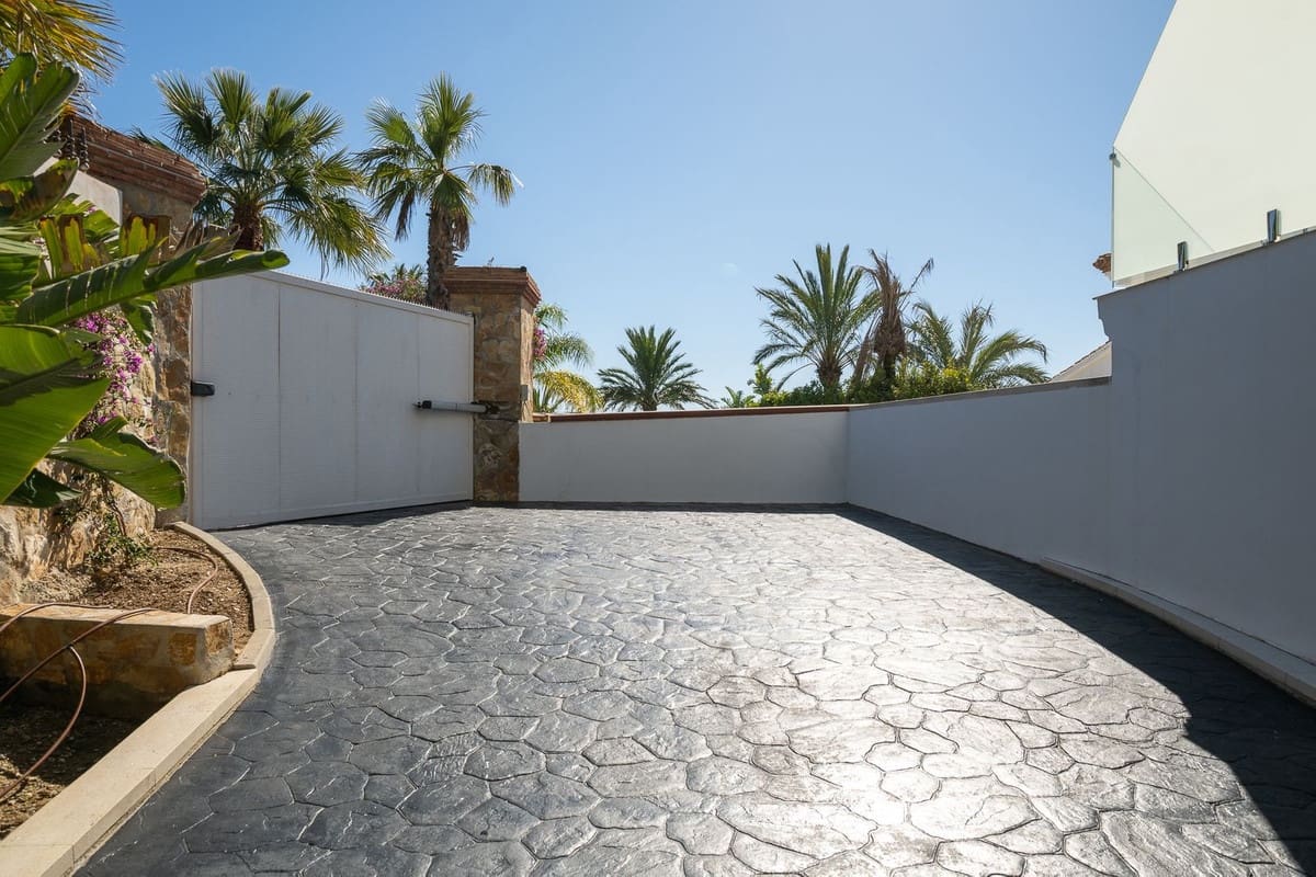 Chalet de 9 habitaciones en Marbella en venta con piscina garaje - 4.495.000 € (Ref: 10079020)