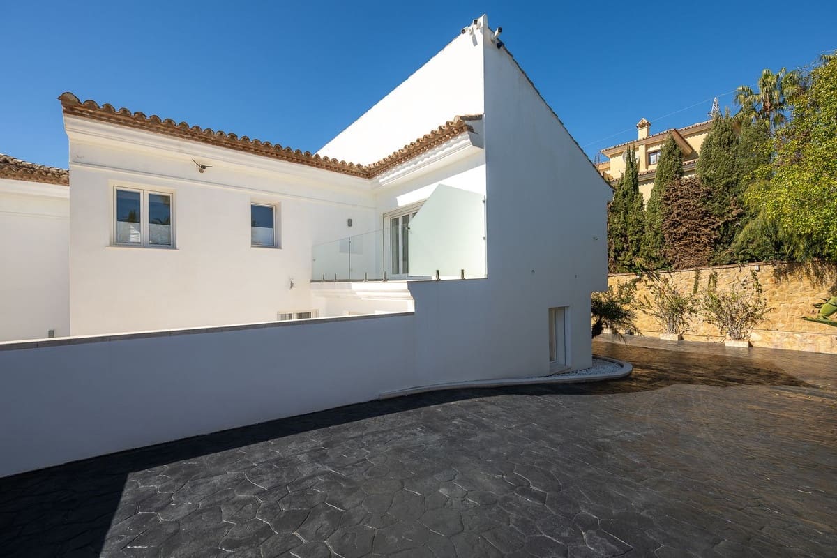 Chalet de 9 habitaciones en Marbella en venta con piscina garaje - 4.495.000 € (Ref: 10079020)