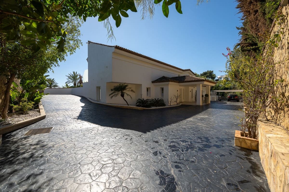 Chalet de 9 habitaciones en Marbella en venta con piscina garaje - 4.495.000 € (Ref: 10079020)