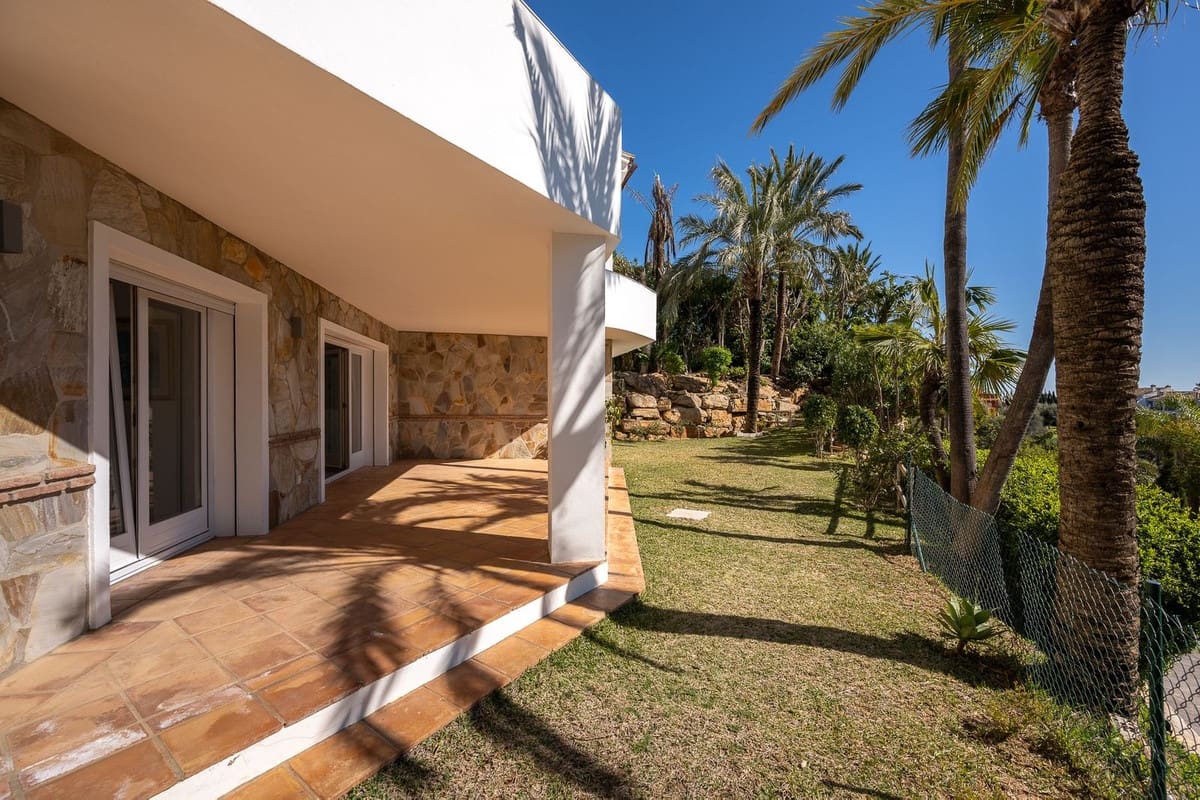 Chalet de 9 habitaciones en Marbella en venta con piscina garaje - 4.495.000 € (Ref: 10079020)