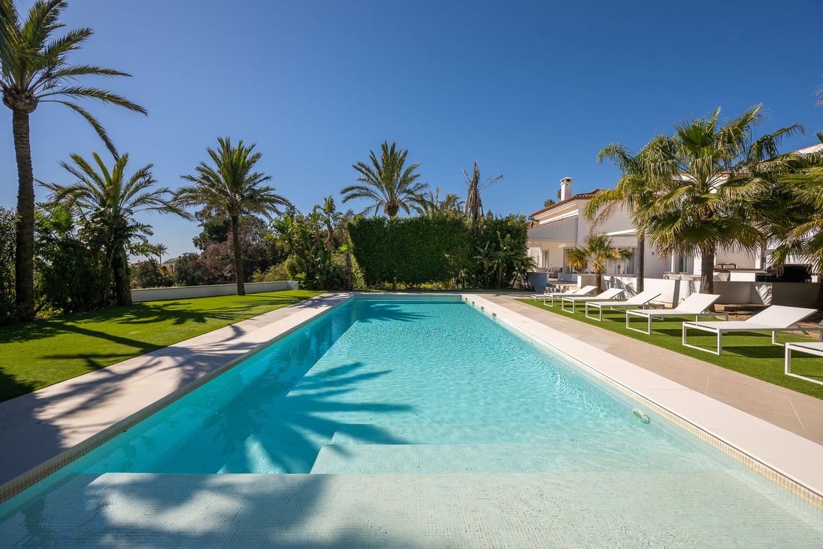 Chalet de 9 habitaciones en Marbella en venta con piscina garaje - 4.495.000 € (Ref: 10079020)