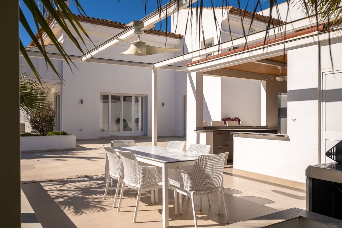 Chalet de 9 habitaciones en Marbella en venta con piscina garaje - 4.495.000 € (Ref: 10079020)