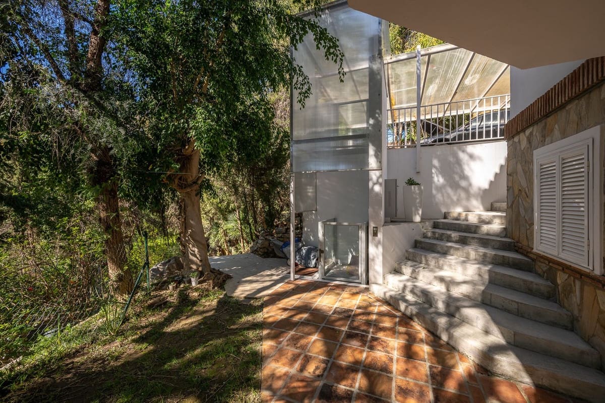 Chalet de 9 habitaciones en Marbella en venta con piscina garaje - 4.495.000 € (Ref: 10079020)