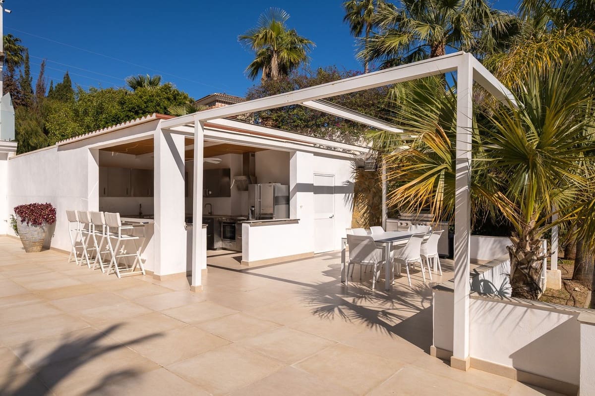 Chalet de 9 habitaciones en Marbella en venta con piscina garaje - 4.495.000 € (Ref: 10079020)