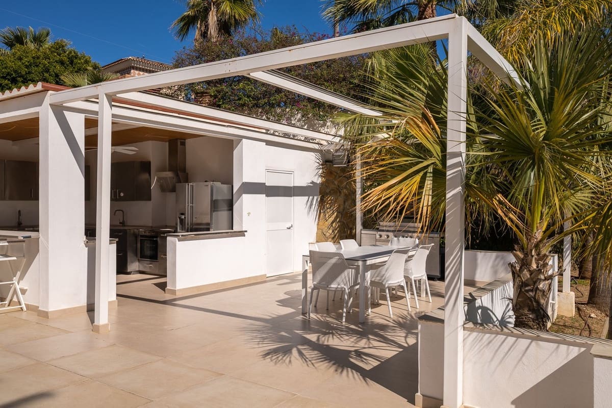Chalet de 9 habitaciones en Marbella en venta con piscina garaje - 4.495.000 € (Ref: 10079020)