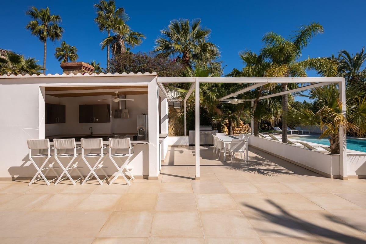 Chalet de 9 habitaciones en Marbella en venta con piscina garaje - 4.495.000 € (Ref: 10079020)