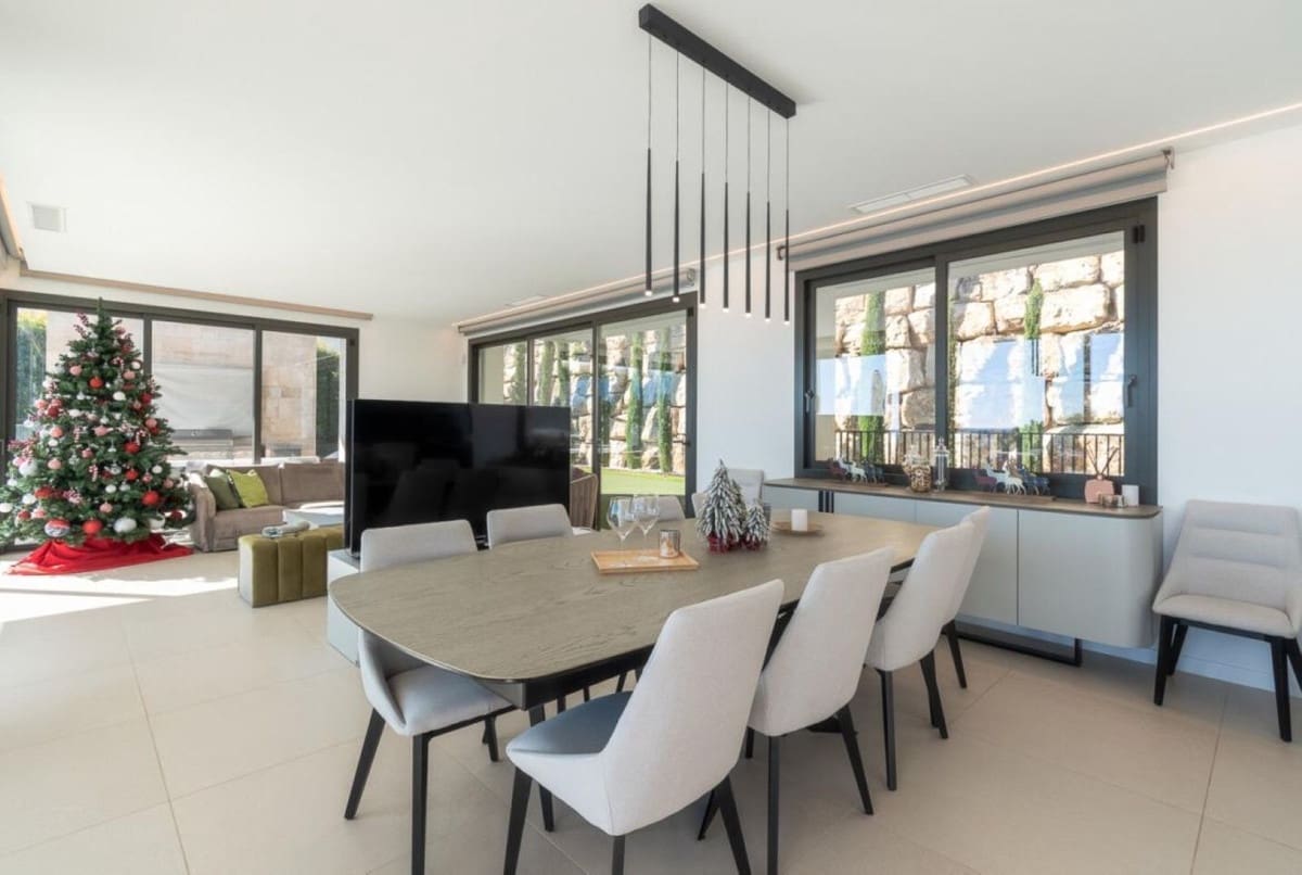 4 sypialnia Willa na sprzedaż w Los Arqueros z basenem garażem - 3 995 000 € (Ref: 10079021)