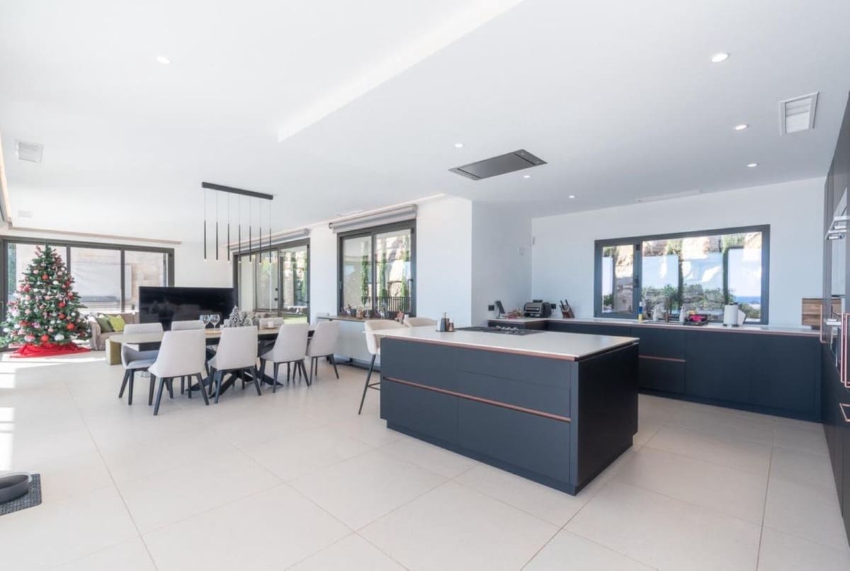 4 sypialnia Willa na sprzedaż w Los Arqueros z basenem garażem - 3 995 000 € (Ref: 10079021)
