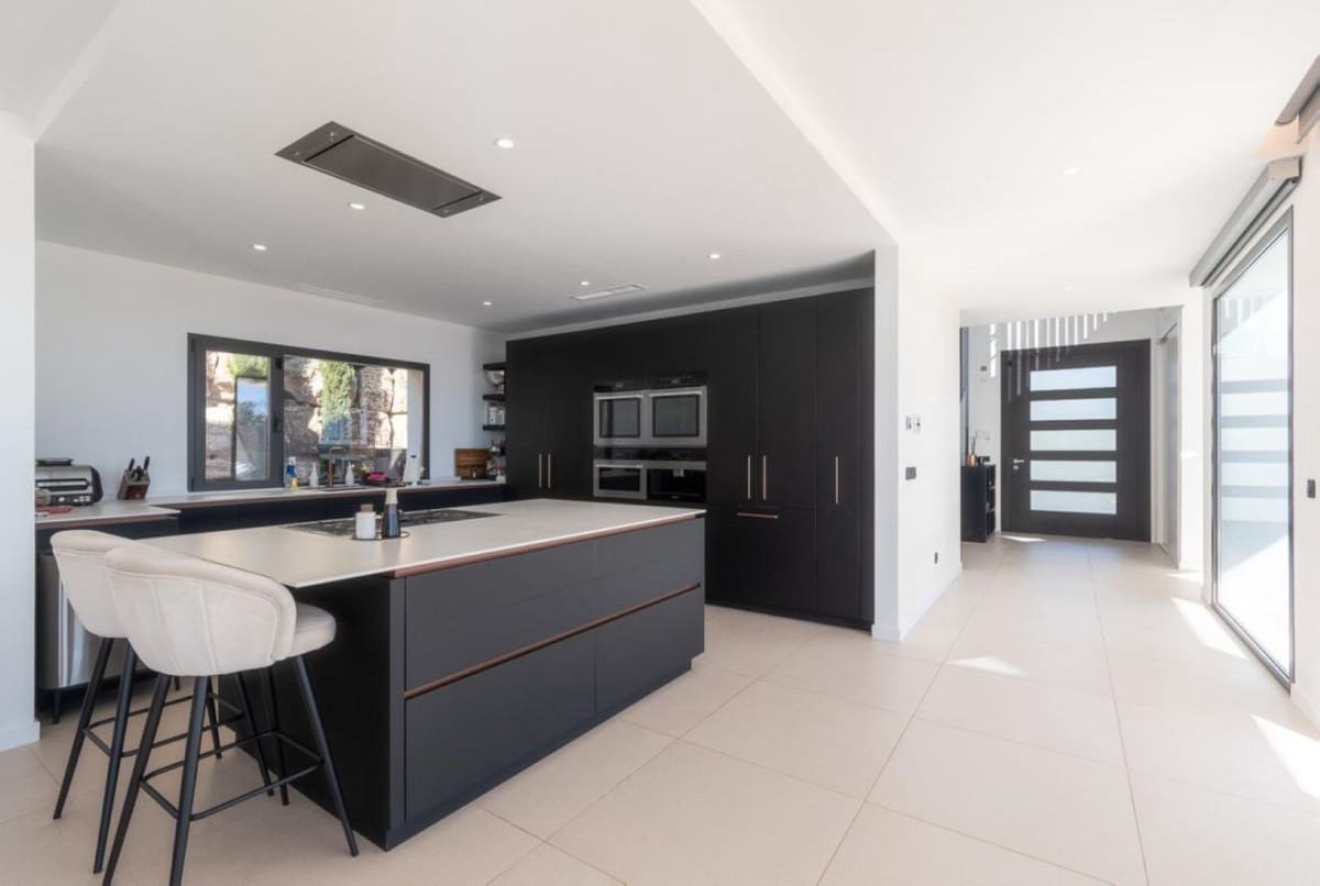 4 sypialnia Willa na sprzedaż w Los Arqueros z basenem garażem - 3 995 000 € (Ref: 10079021)