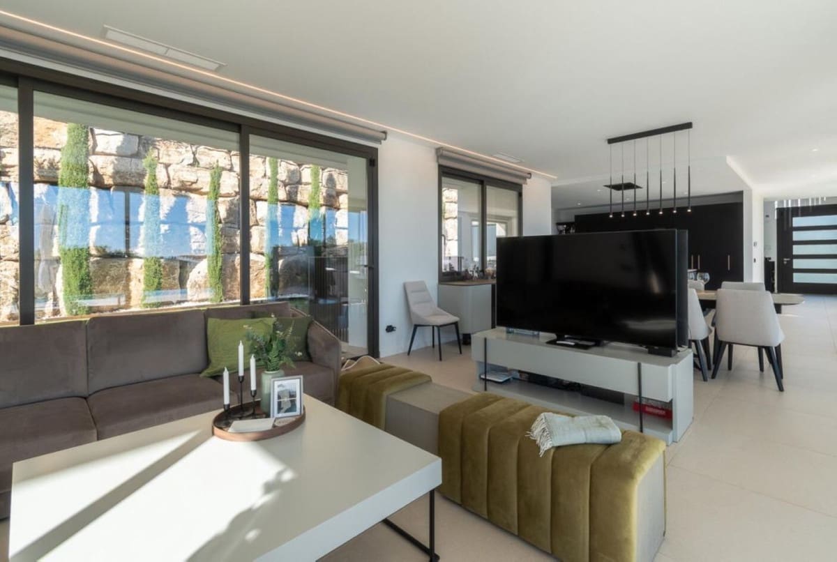 4 sypialnia Willa na sprzedaż w Los Arqueros z basenem garażem - 3 995 000 € (Ref: 10079021)