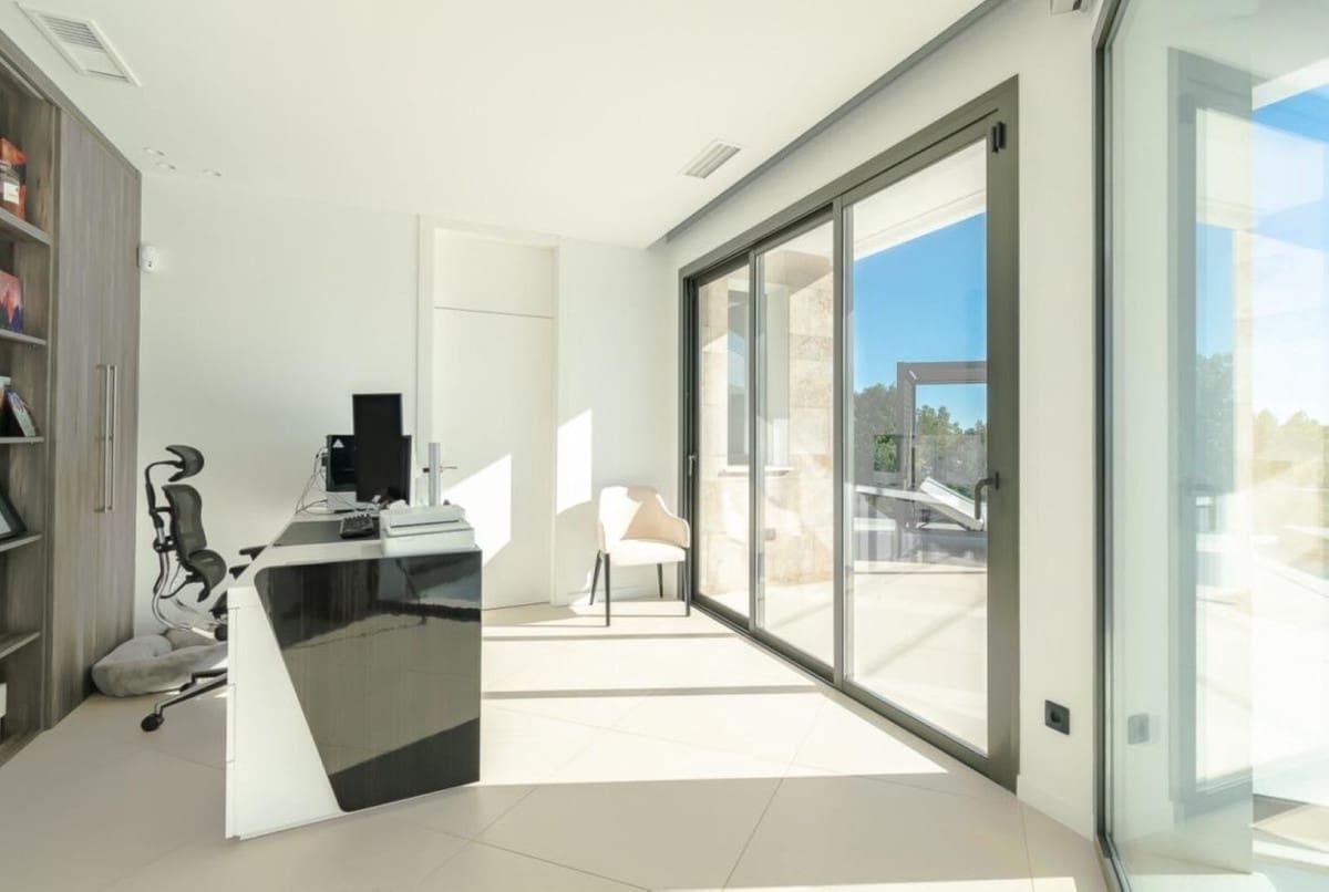 4 sypialnia Willa na sprzedaż w Los Arqueros z basenem garażem - 3 995 000 € (Ref: 10079021)