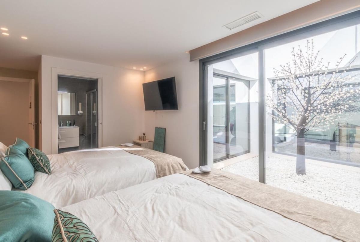 4 sypialnia Willa na sprzedaż w Los Arqueros z basenem garażem - 3 995 000 € (Ref: 10079021)