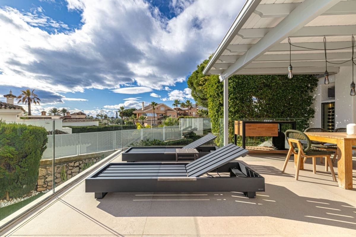 5 Zimmer Villa zu verkaufen in Las Chapas mit Pool Garage - 2.495.000 € (Ref: 10079023)