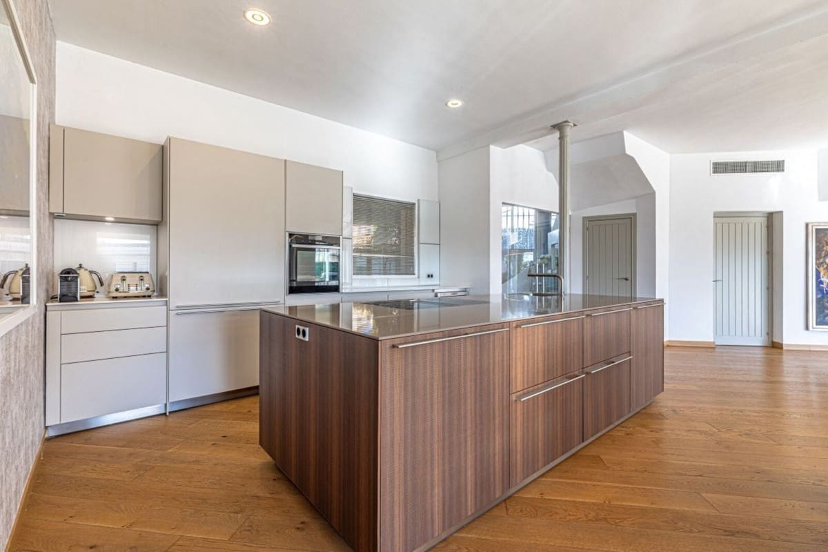 5 Zimmer Villa zu verkaufen in Las Chapas mit Pool Garage - 2.495.000 € (Ref: 10079023)