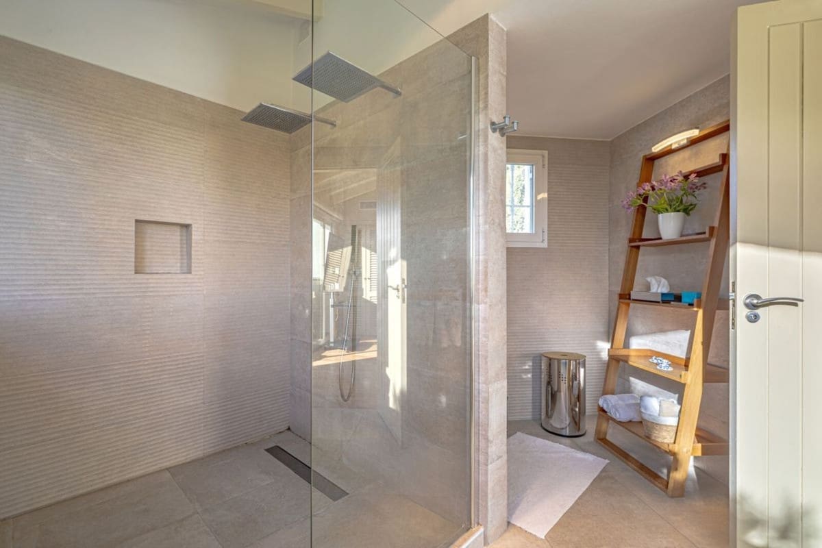 5 Zimmer Villa zu verkaufen in Las Chapas mit Pool Garage - 2.495.000 € (Ref: 10079023)