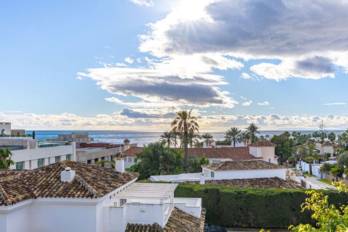 5 Zimmer Villa zu verkaufen in Las Chapas mit Pool Garage - 2.495.000 € (Ref: 10079023)