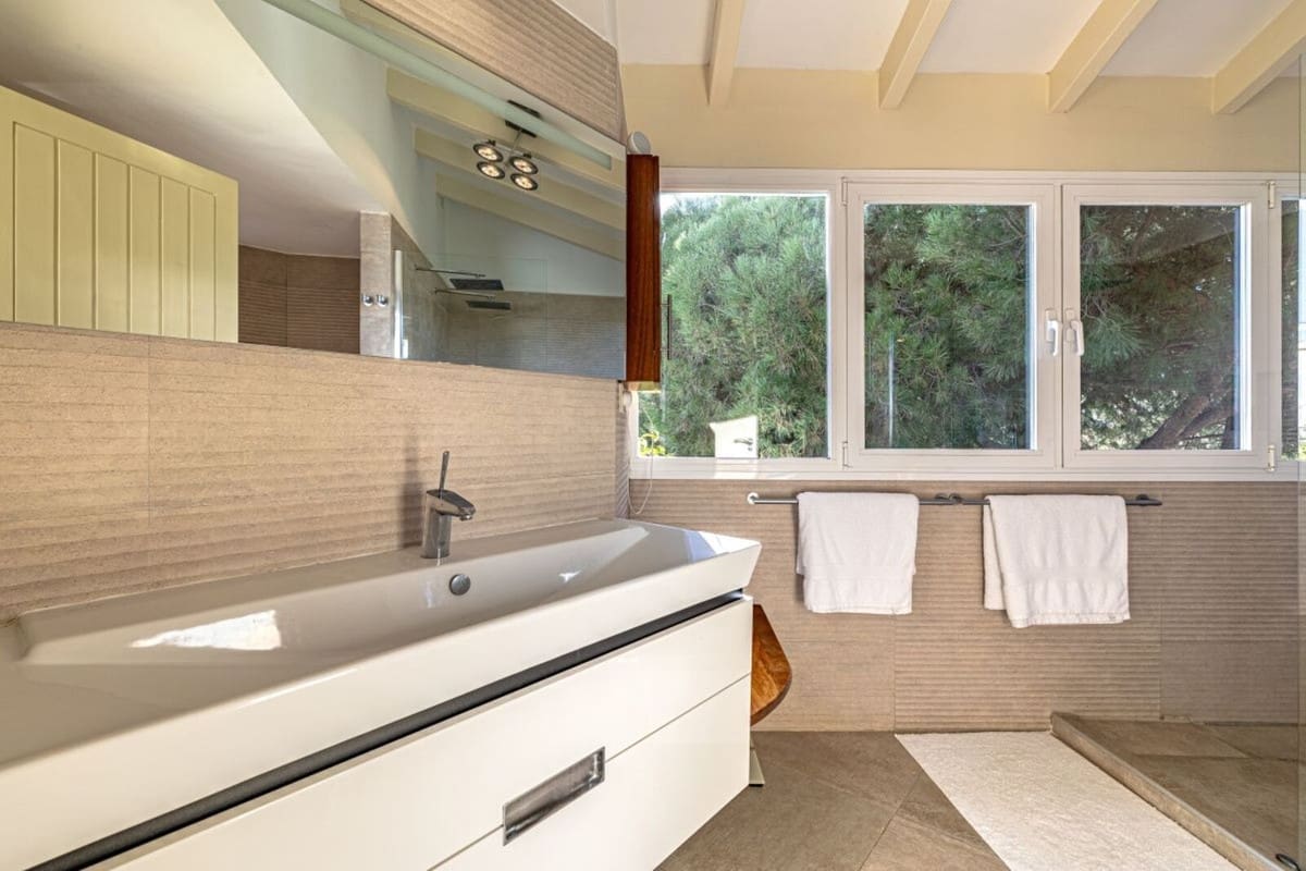 5 Zimmer Villa zu verkaufen in Las Chapas mit Pool Garage - 2.495.000 € (Ref: 10079023)