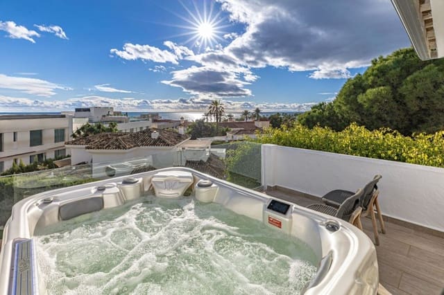 Chalet de 5 habitaciones en Las Chapas, Marbella en venta con piscina garaje - 2.495.000 € (Ref: 10079023)