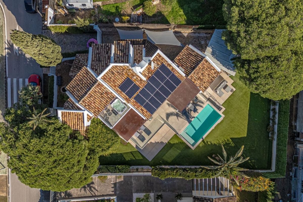 5 Zimmer Villa zu verkaufen in Las Chapas mit Pool Garage - 2.495.000 € (Ref: 10079023)