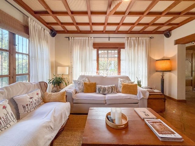 Chalet de 2 habitaciones en Marbella en venta con piscina - 2.250.000 € (Ref: 10079024)
