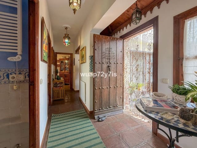 Chalet de 2 habitaciones en Marbella en venta con piscina - 2.250.000 € (Ref: 10079024)
