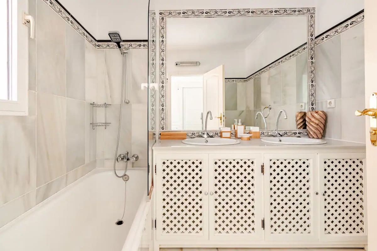 4 slaapkamer Villa te koop in Marbella met zwembad garage - € 1.600.000 (Ref: 10079025)