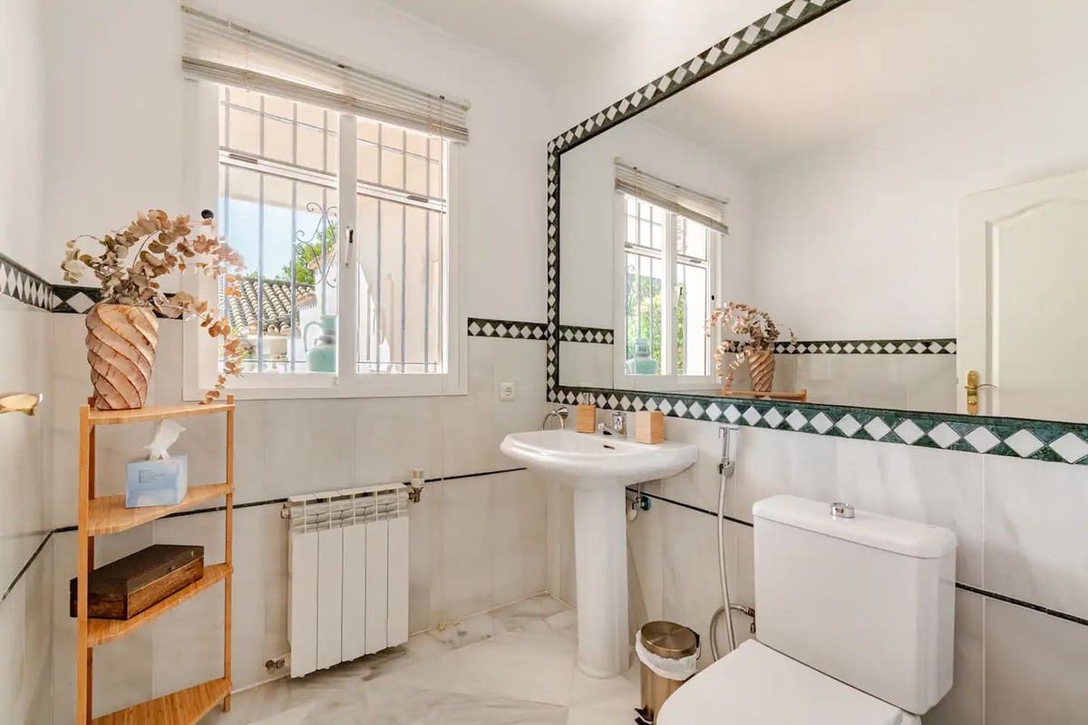 4 slaapkamer Villa te koop in Marbella met zwembad garage - € 1.600.000 (Ref: 10079025)