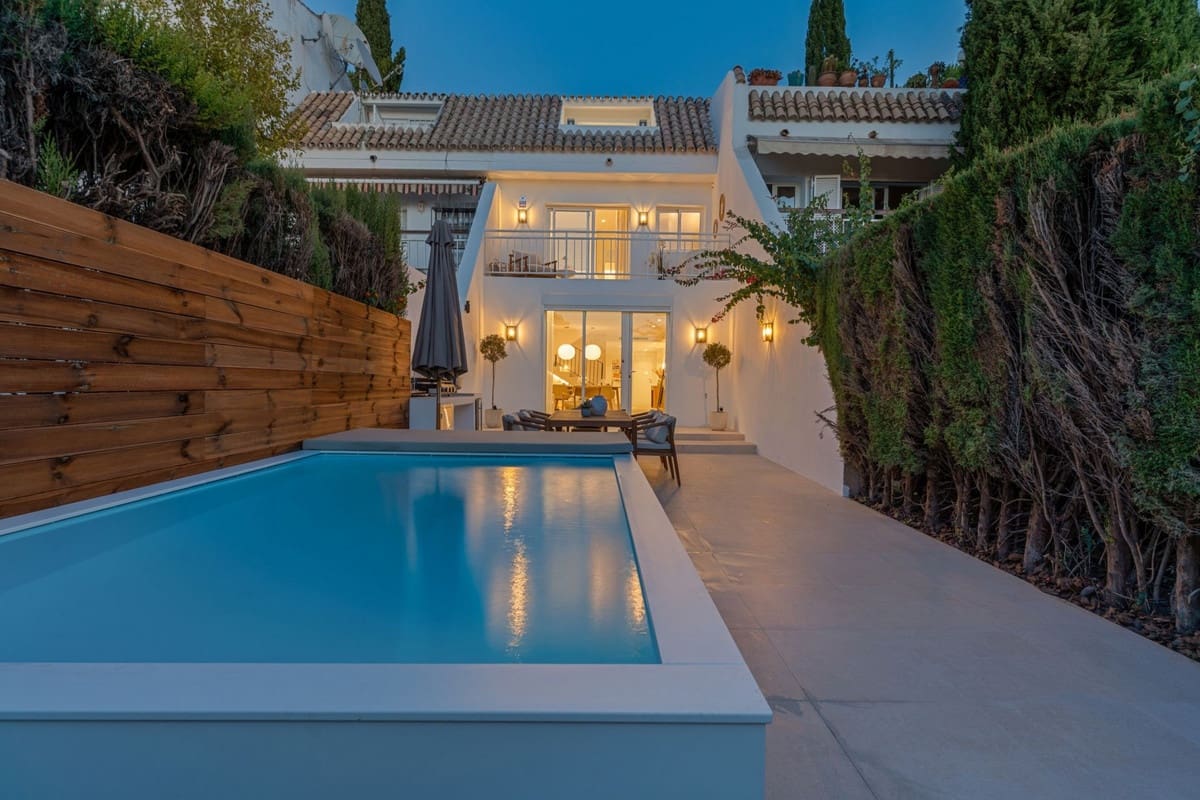 Casa de 4 habitaciones en Marbella en venta con piscina garaje - 1.099.000 € (Ref: 10079028)