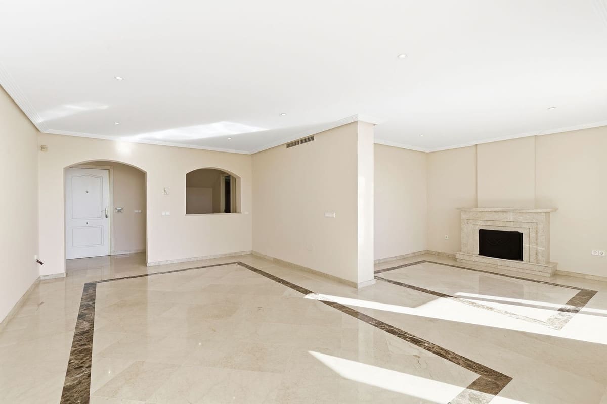 4 Zimmer Apartment zu verkaufen in Los Arqueros mit Pool Garage - 825.000 € (Ref: 10079030)