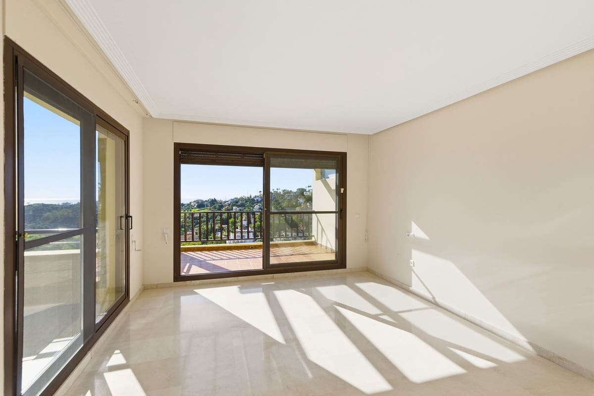 4 Zimmer Apartment zu verkaufen in Los Arqueros mit Pool Garage - 825.000 € (Ref: 10079030)