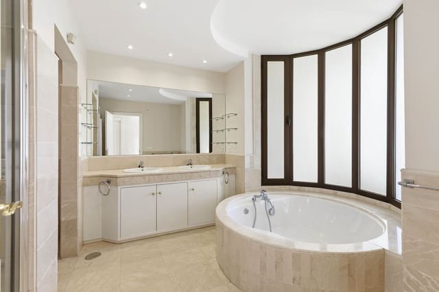4 Zimmer Apartment zu verkaufen in Los Arqueros, Benahavís mit Pool Garage - 825.000 € (Ref: 10079030)