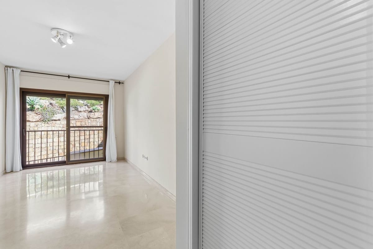 4 Zimmer Apartment zu verkaufen in Los Arqueros mit Pool Garage - 825.000 € (Ref: 10079030)