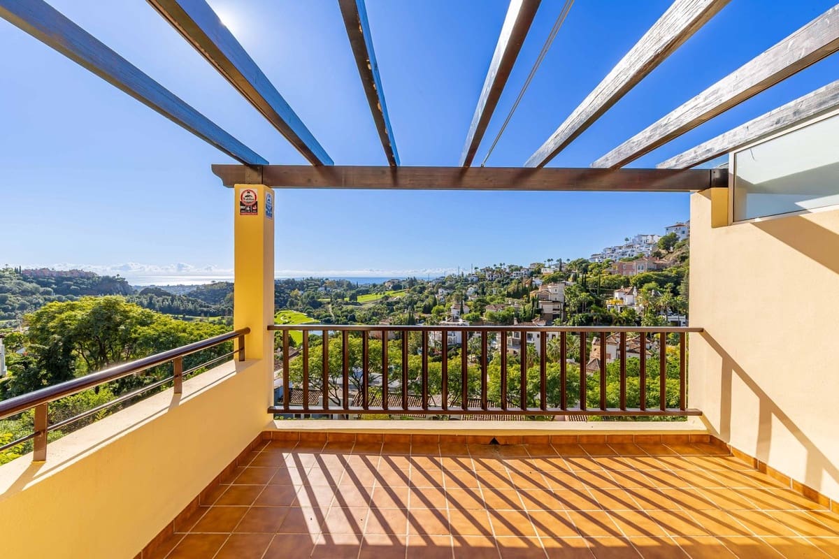 4 Zimmer Apartment zu verkaufen in Los Arqueros mit Pool Garage - 825.000 € (Ref: 10079030)