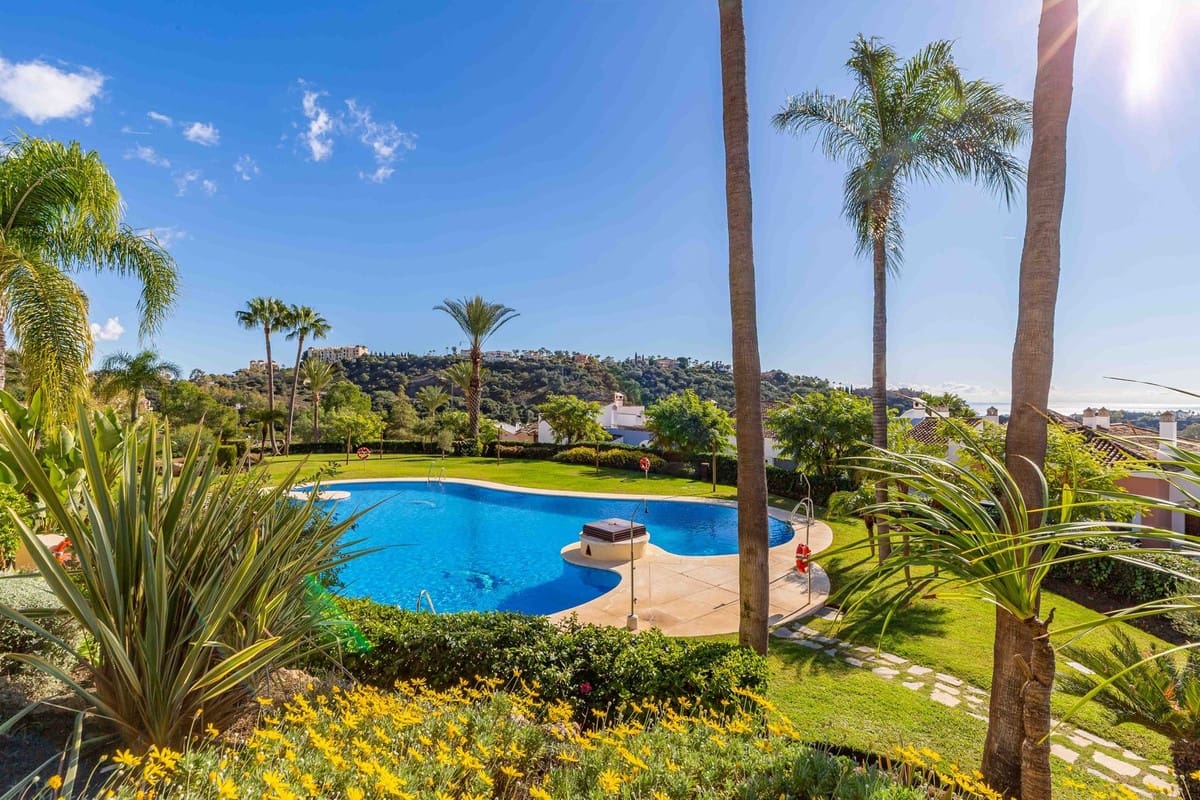 4 Zimmer Apartment zu verkaufen in Los Arqueros mit Pool Garage - 825.000 € (Ref: 10079030)