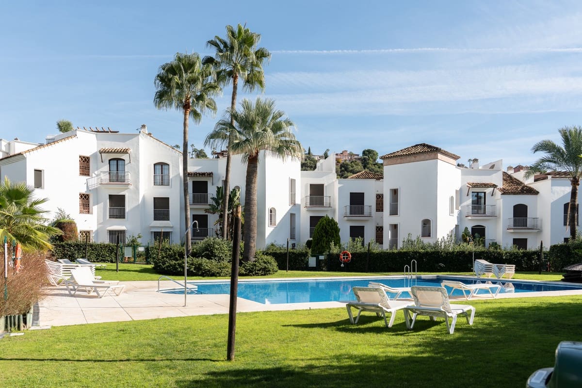 3 soverom Leilighet til salgs i Los Arqueros med svømmebasseng garasje - € 825 000 (Ref: 10079031)