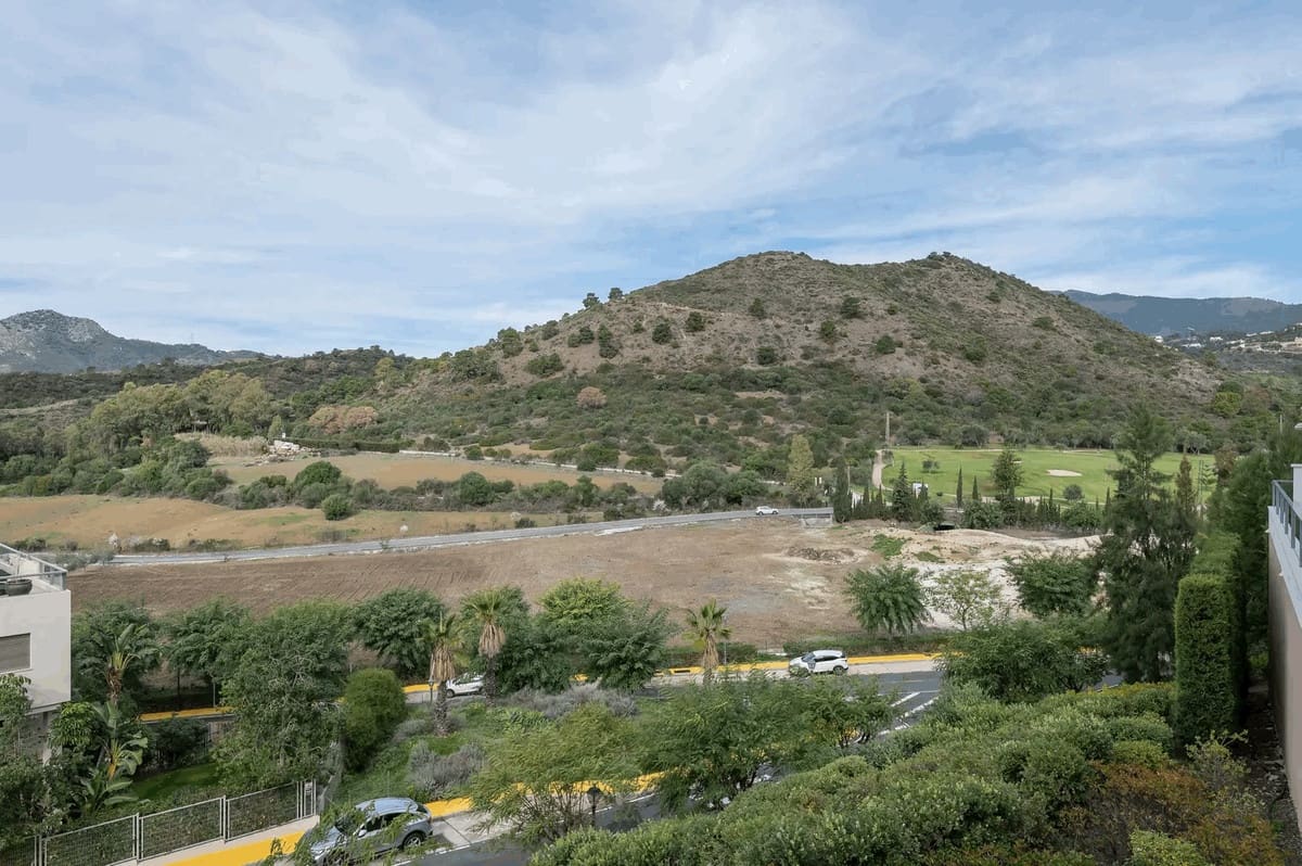 3 Zimmer Apartment zu verkaufen in Los Arqueros mit Pool Garage - 785.000 € (Ref: 10079032)