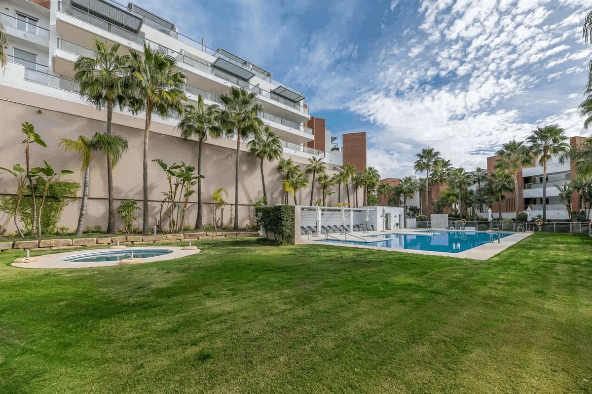 3 Zimmer Apartment zu verkaufen in Los Arqueros mit Pool Garage - 785.000 € (Ref: 10079032)