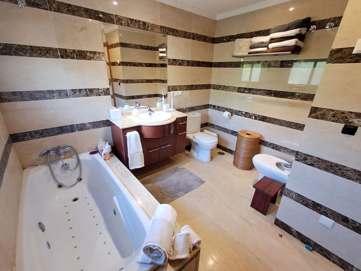 3 Zimmer Haus zu verkaufen in Marbella mit Pool Garage - 785.000 € (Ref: 10079033)