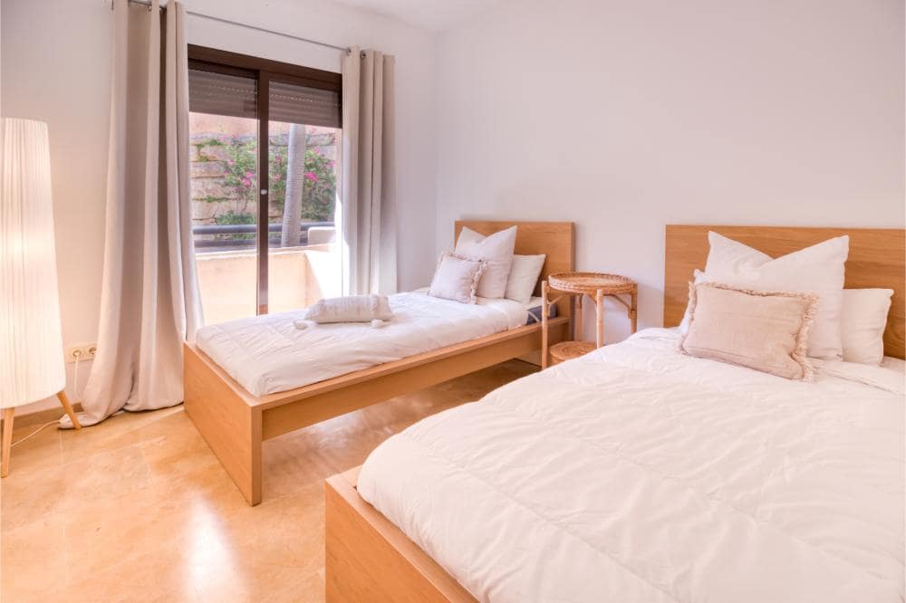 Apartamento de 2 habitaciones en La Duquesa / Puerto de la Duquesa en venta con piscina garaje - 320.000 € (Ref: 10144919)