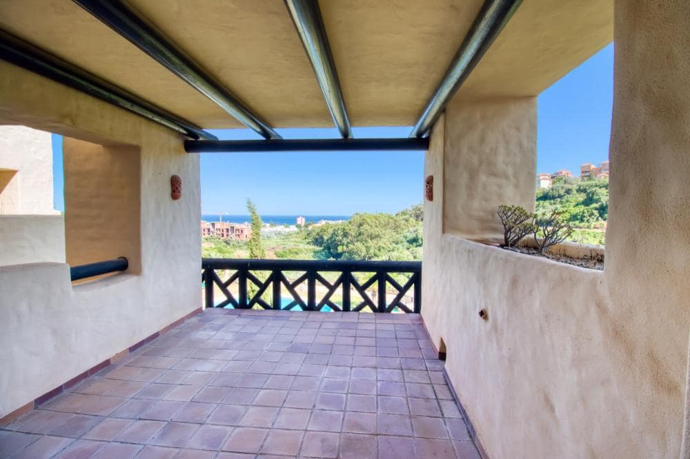 Apartamento de 2 habitaciones en La Duquesa / Puerto de la Duquesa en venta con piscina garaje - 320.000 € (Ref: 10144919)