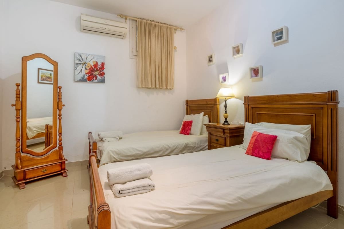 4 soverom Hus til salgs i Estepona med svømmebasseng - € 745 000 (Ref: 10172313)