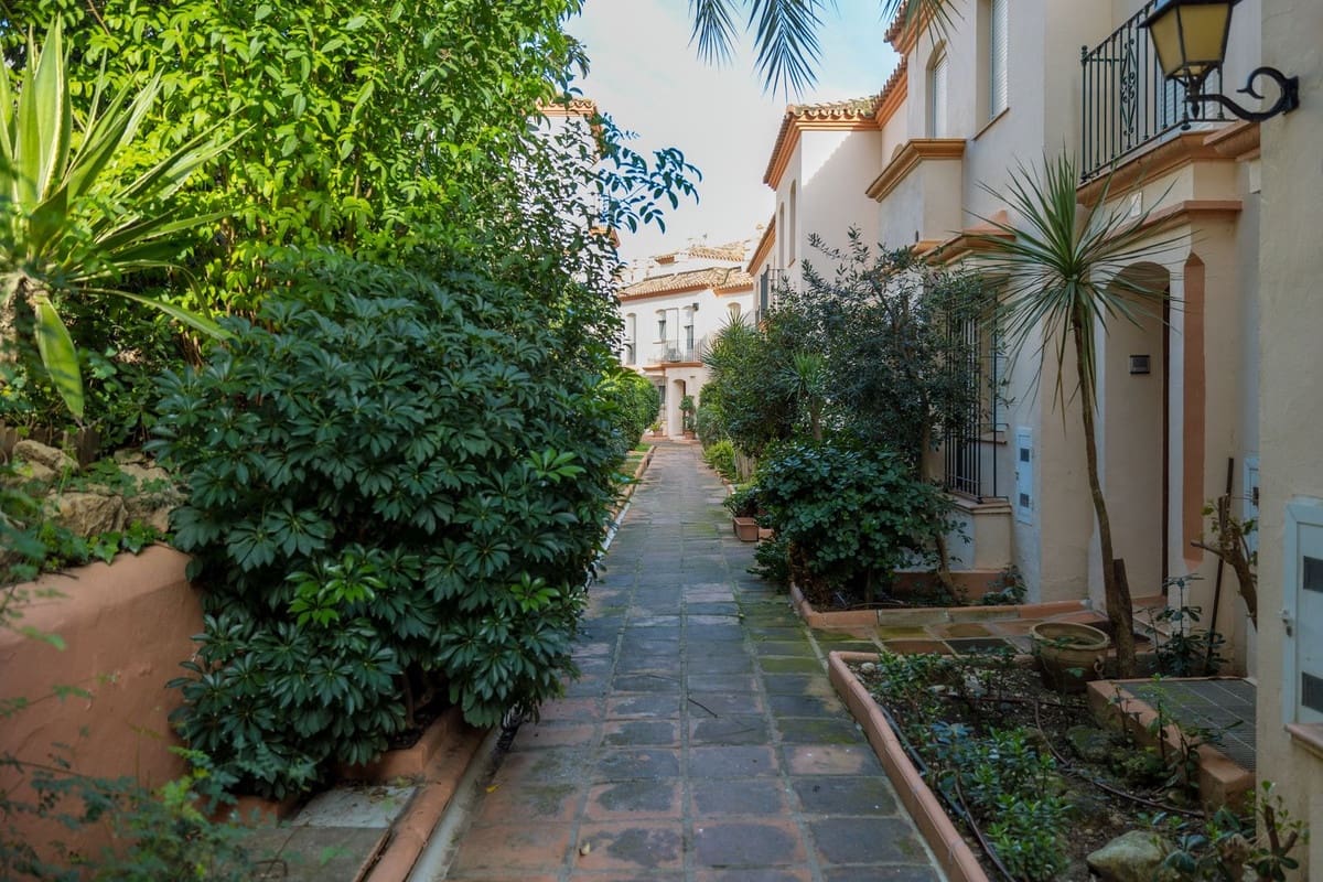 4 soverom Hus til salgs i Estepona med svømmebasseng - € 745 000 (Ref: 10172313)
