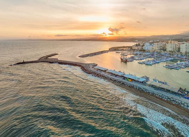 4 soverom Hus til salgs i Estepona med svømmebasseng - € 745 000 (Ref: 10172313)