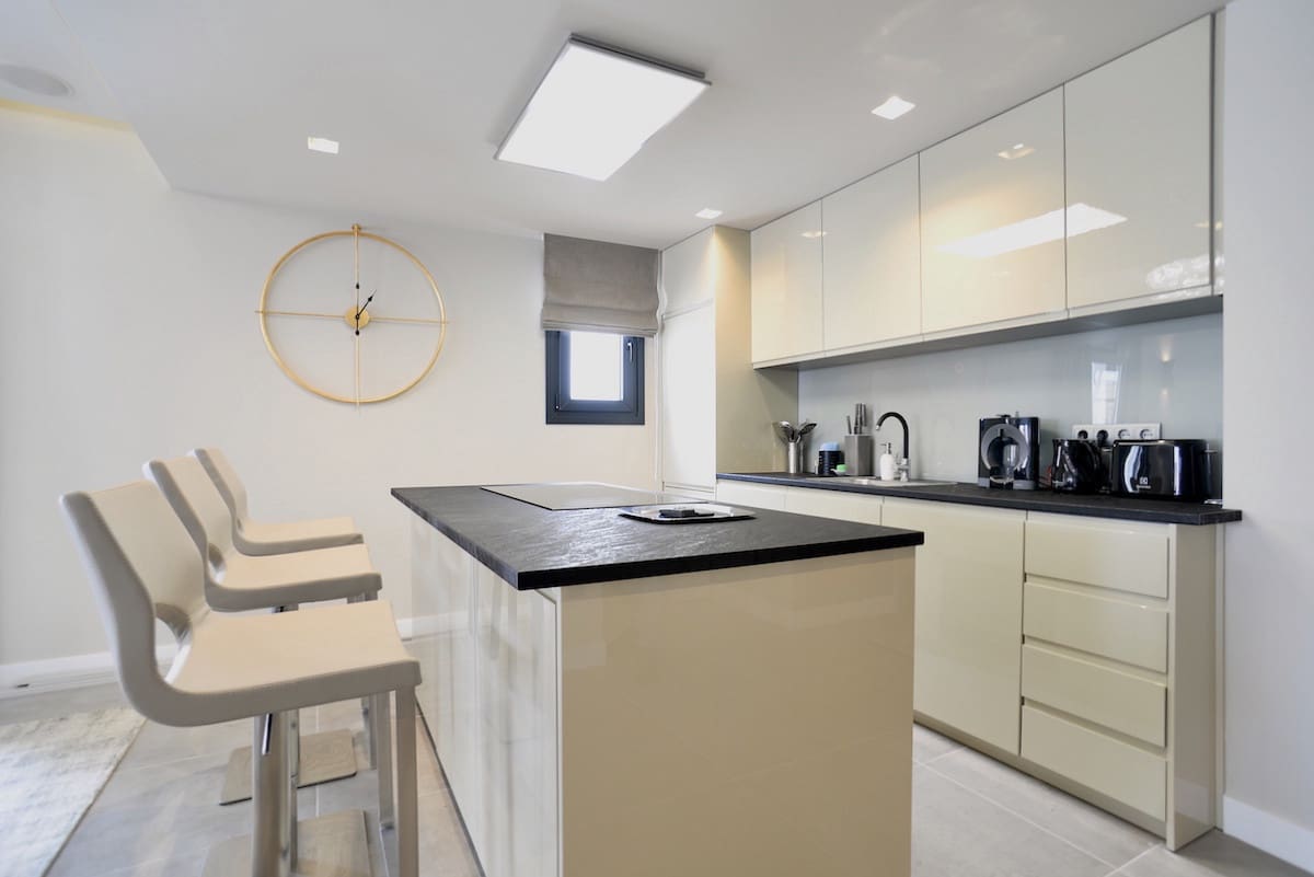 Apartamento de 2 habitaciones en Puerto Banus en venta - 830.000 € (Ref: 7944195)