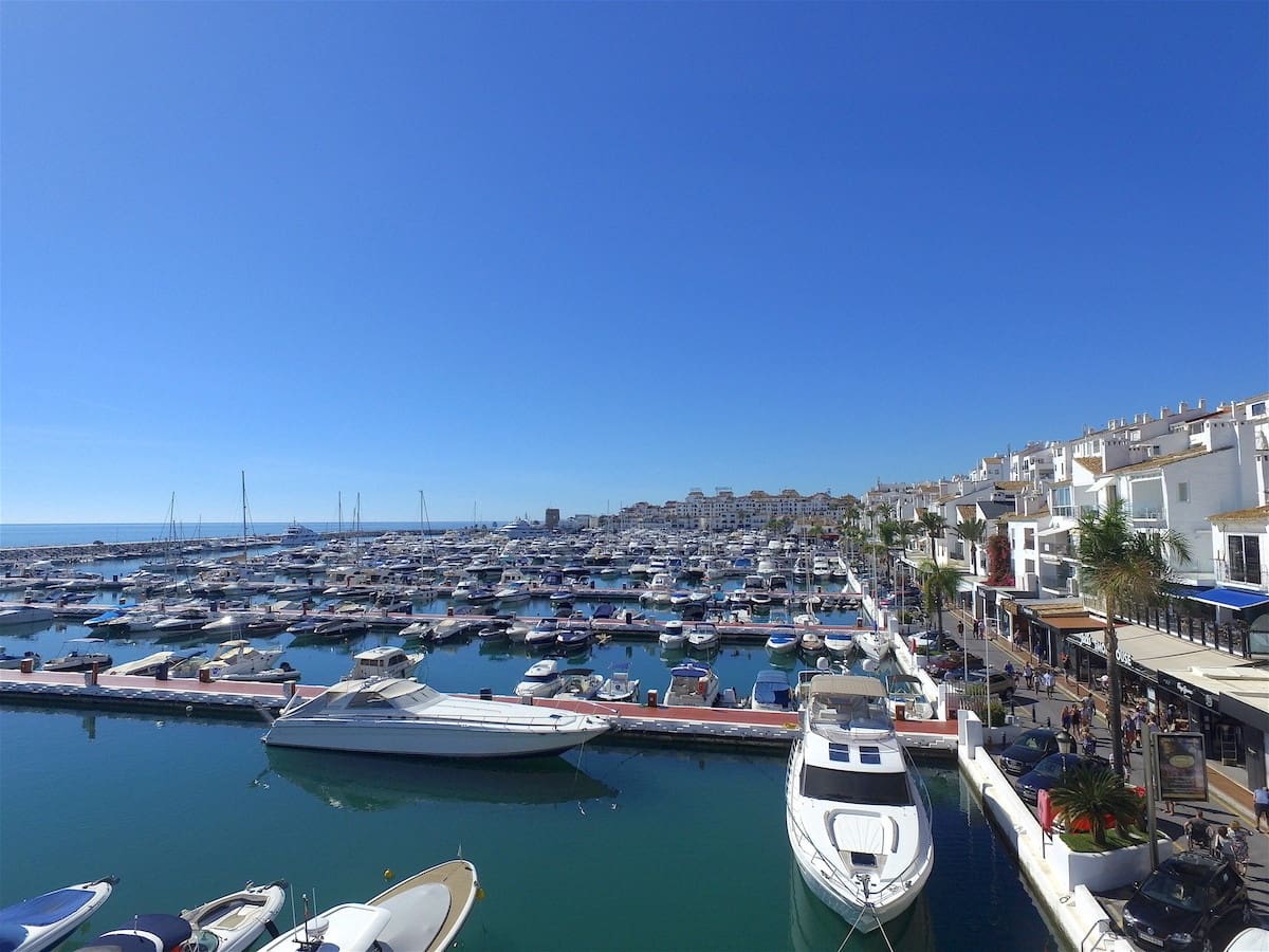 Apartamento de 2 habitaciones en Puerto Banus en venta - 830.000 € (Ref: 7944195)