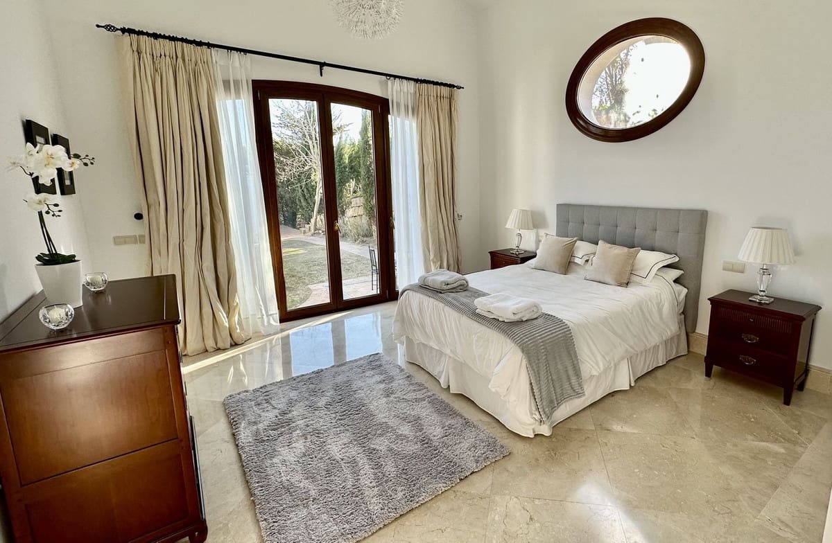 Chalet de 7 habitaciones en Sotogrande en venta con garaje - 5.200.000 € (Ref: 7944204)