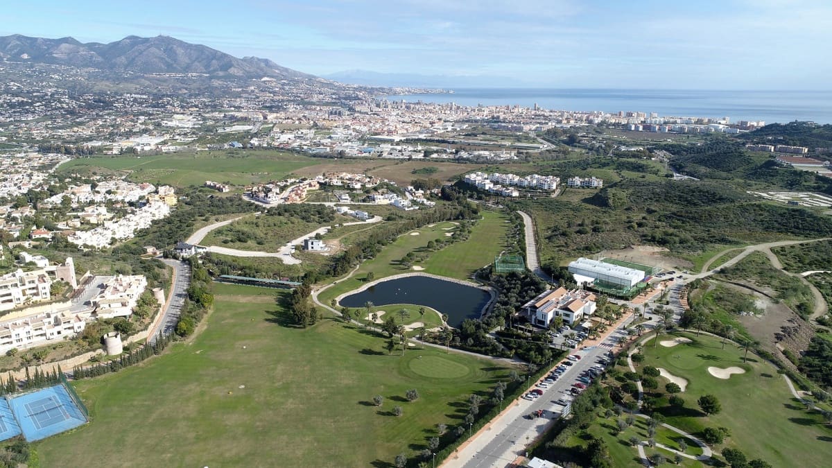 3 bedroom Villa for sale in Mijas Costa - € 1,125,000 (Ref: 7944320)