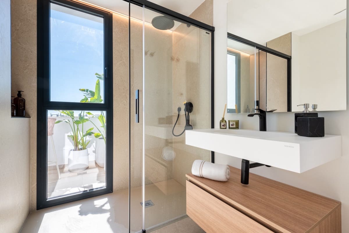 3 bedroom Villa for sale in La Cala de Mijas with garage - € 1,889,000 (Ref: 7944329)